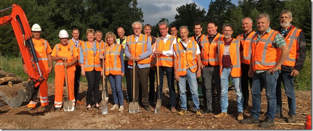 Persfoto schop in de grond Achterhoek Zuid